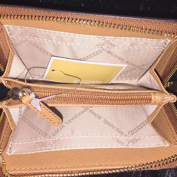 MICHAEL KORS CARD CASE - Picture 2 of 4